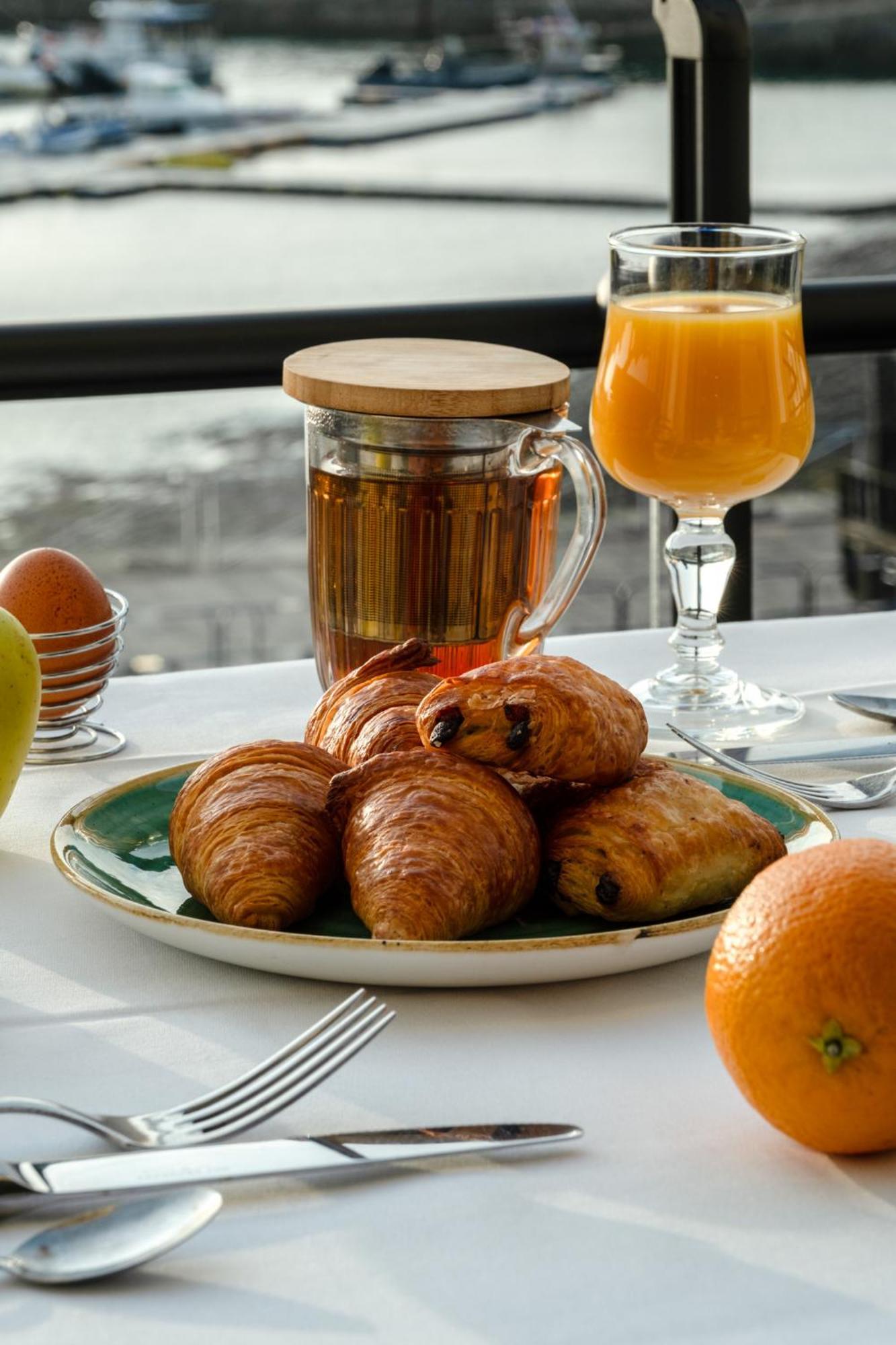 Grand De Bretagne Hotel 2*